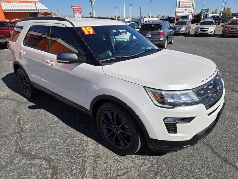 2019 Ford Explorer XLT photo 3