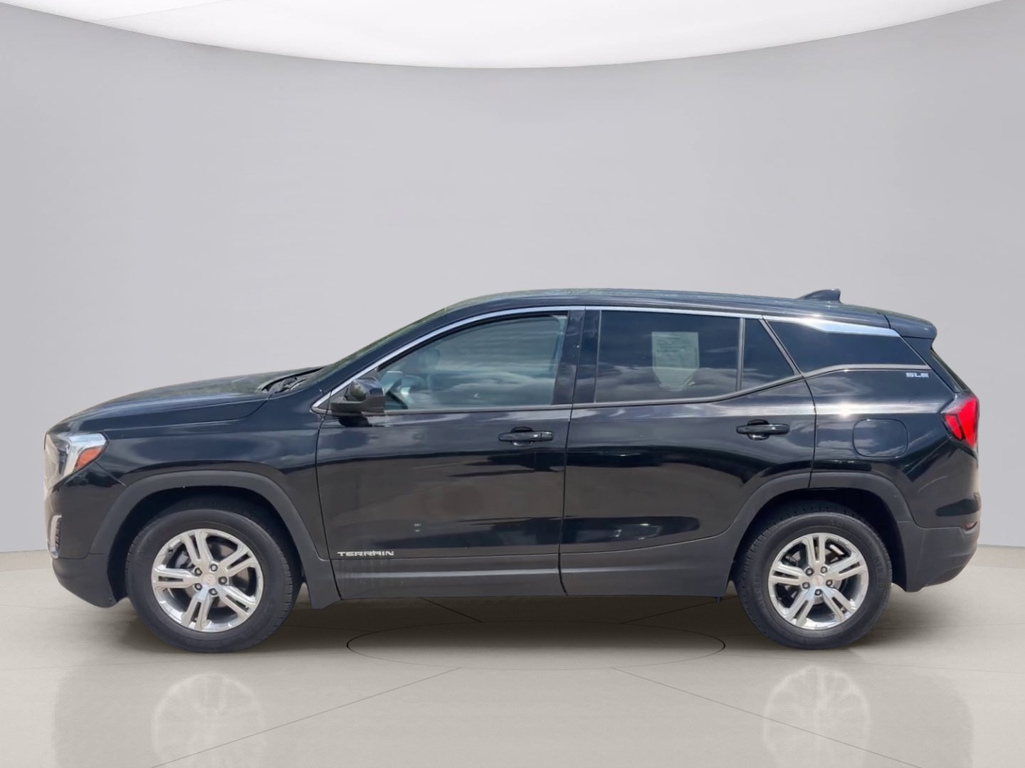 Used 2019 Black Gmc SLE image 2