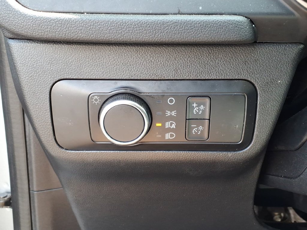 Used 2022 Silver Metallic Ford SE image 16