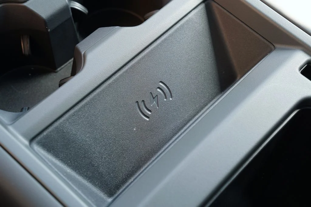 Used 2026 Gray Land Rover X-Dynamic SE image 28