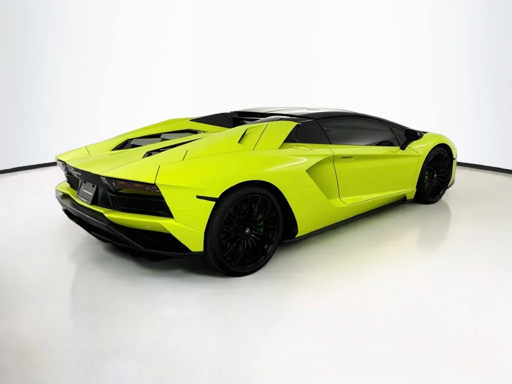 Used 2019  Lamborghini Base image 35