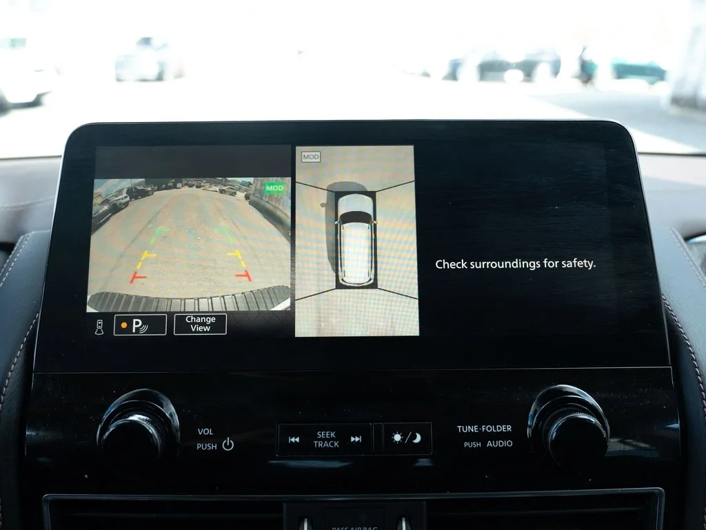 Used 2024 White Nissan Platinum image 27
