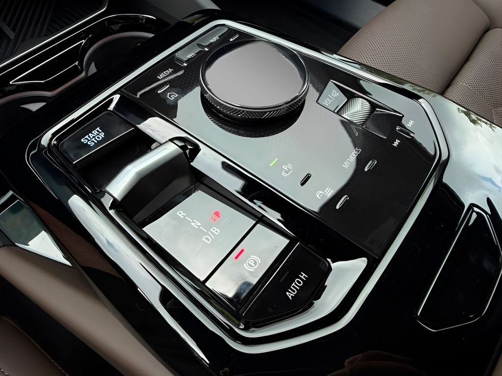 New 2027 Oxide Grey Metallic BMW xDrive40 image 19