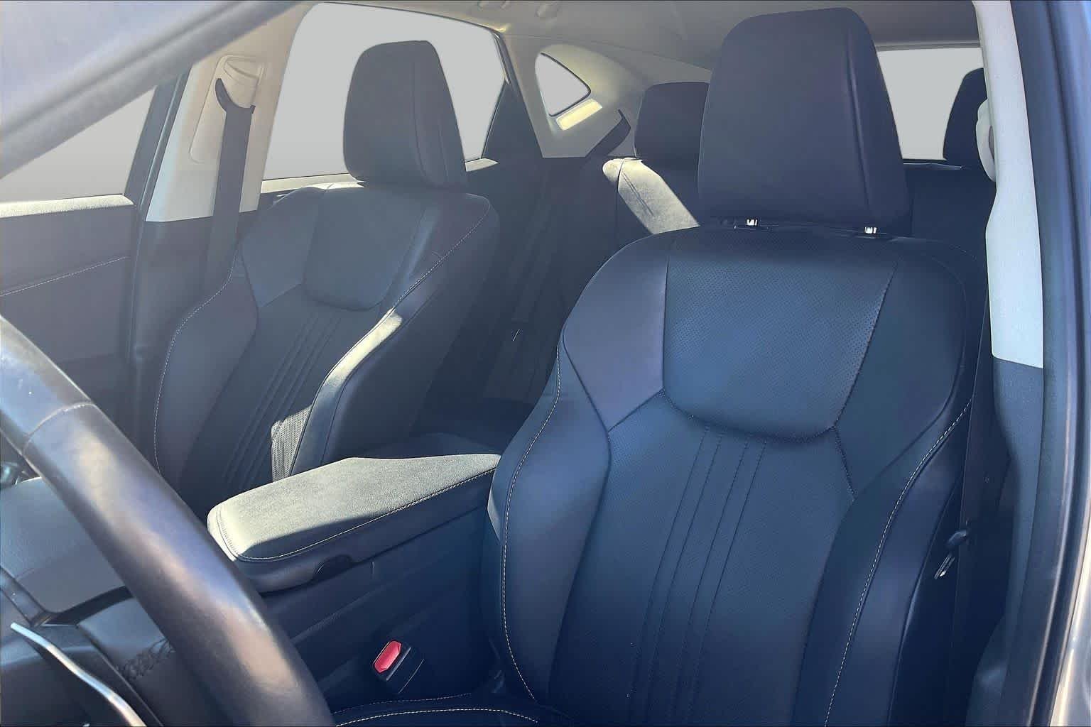 Used 2023 Atomic Silver Lexus Premium image 8
