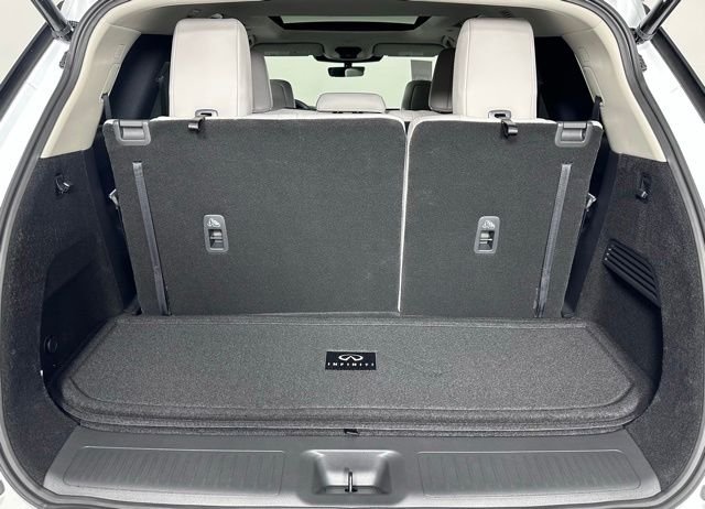 Certified Used 2026 White INFINITI LUXE image 23