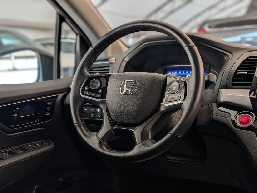 Certified Used 2022 Grey Honda EX-L NAV - - FWD - Power Sliding Doors & Liftgate - Sunroof - Leather - Heated Seats & More! image 16