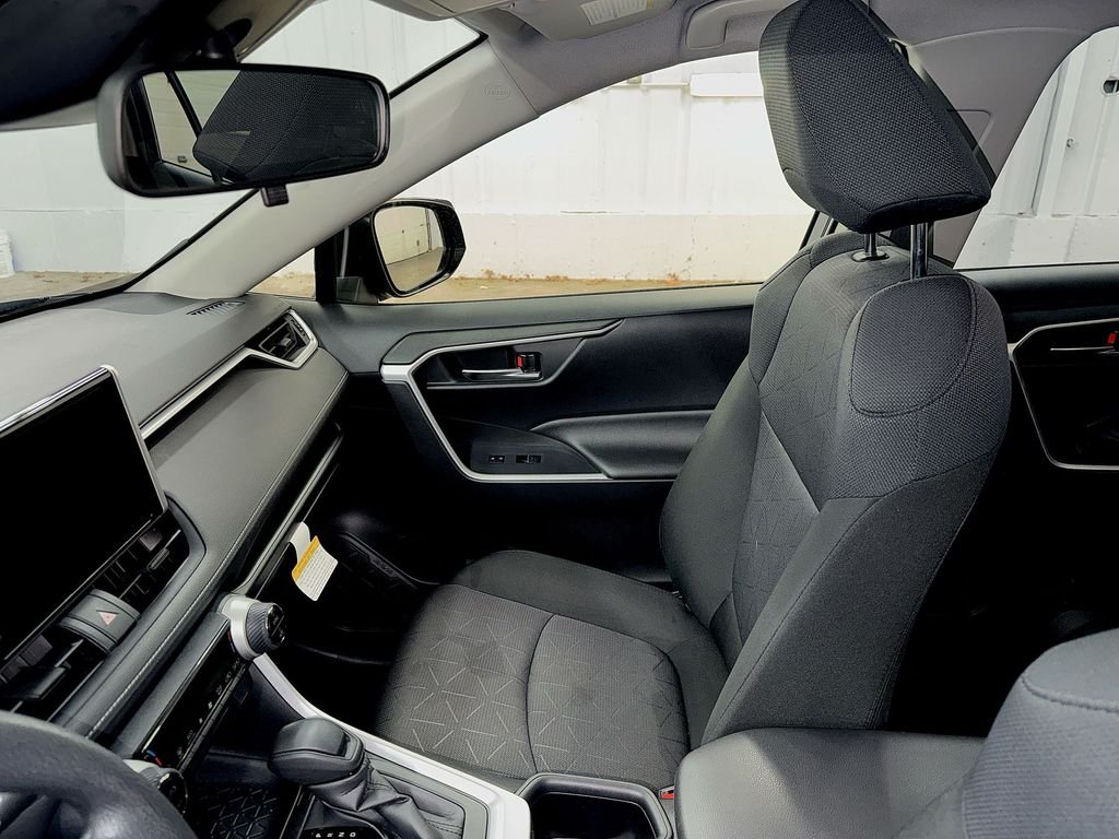 Used 2025  Toyota XLE image 21