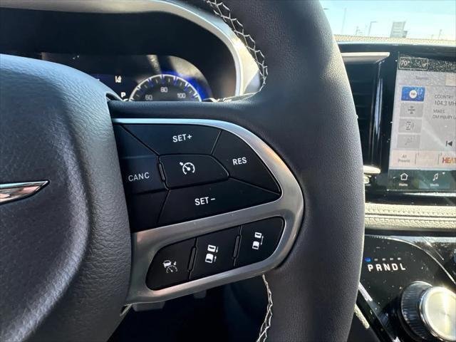 New 2026 Hydro Blue Pearl-Coat Exterior Paint Chrysler Select image 24