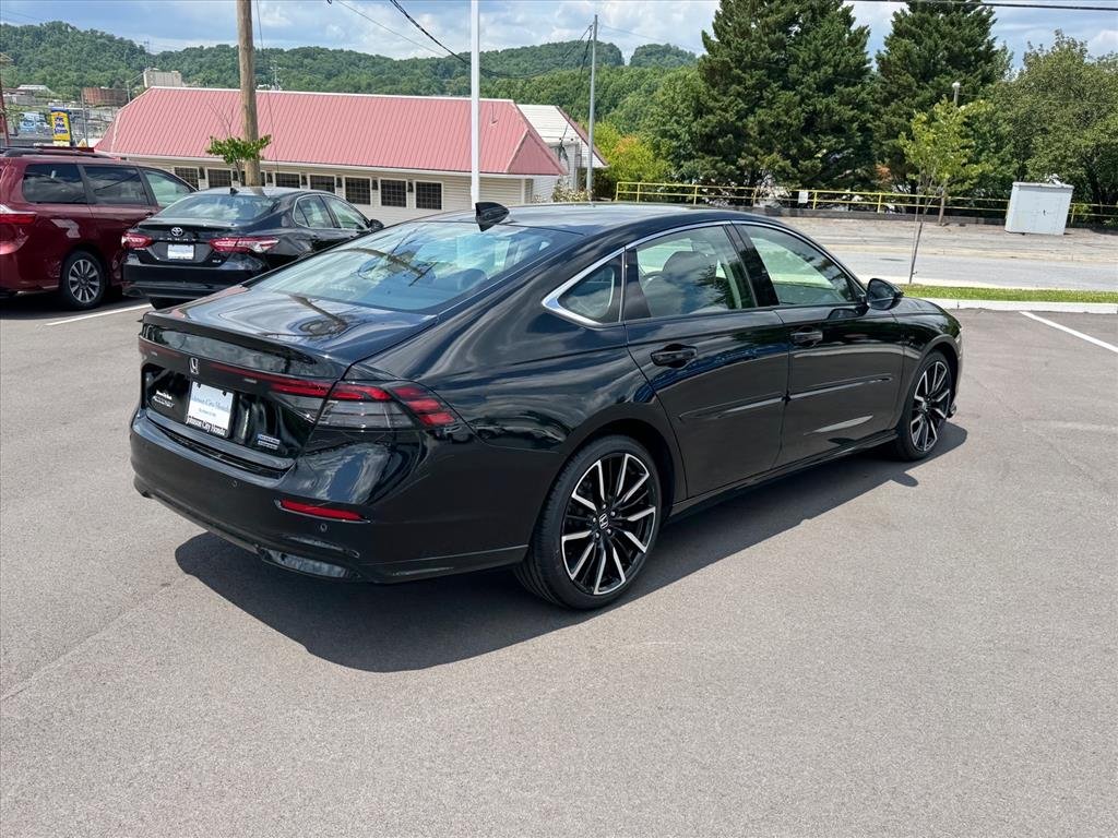 Used 2024 Crystal Black Pearl Honda Touring image 7