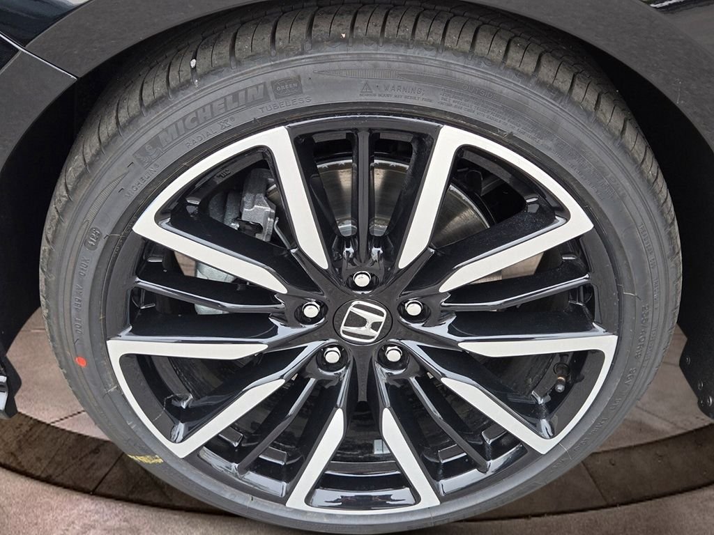 New 2026 Crystal Black Pearl Honda Touring image 9