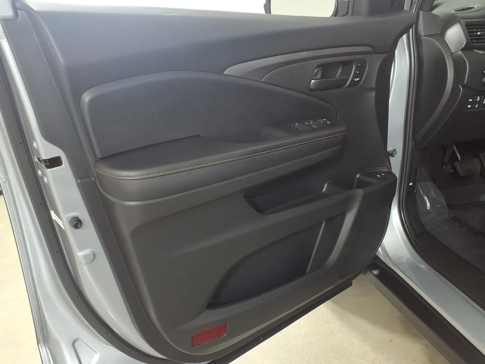 Used 2022 Lunar Silver Metallic Honda TRAILSPORT image 29