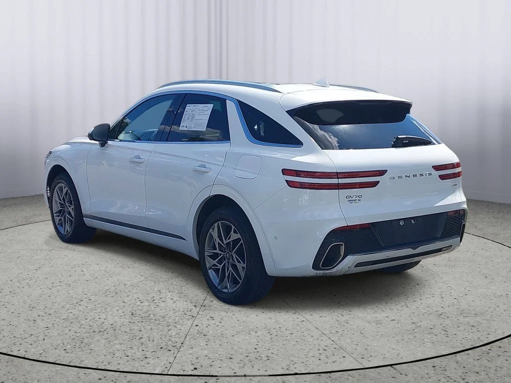 Used 2022 White Genesis 2.5T image 5