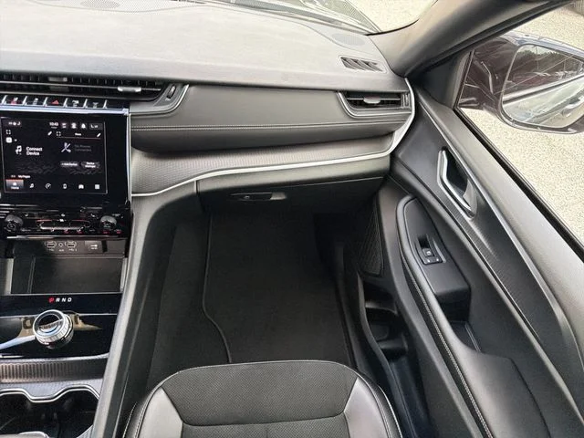 Used 2024 Gray Jeep Altitude image 15