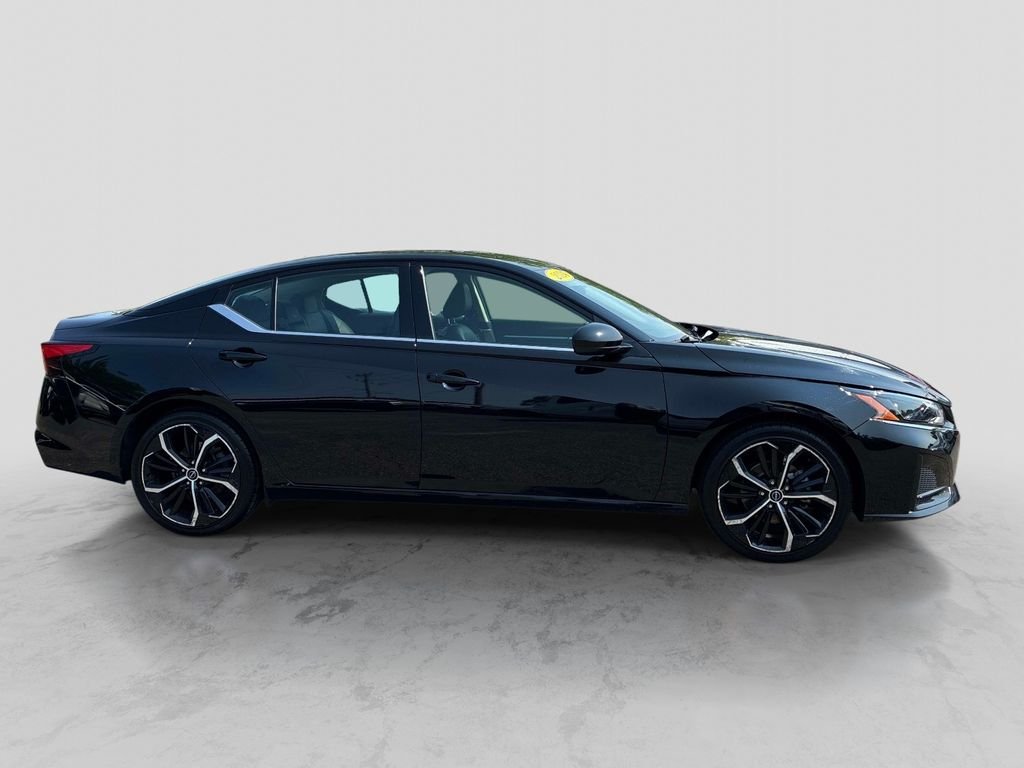 Used 2024 Black Nissan 2.5 SR image 8