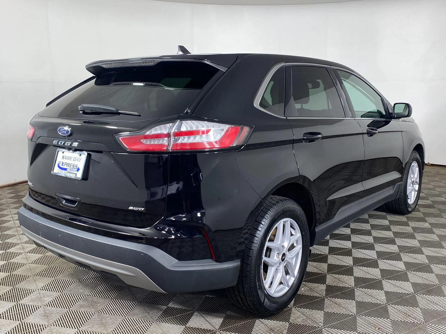 Used 2023 Agate Black Ford SEL image 23