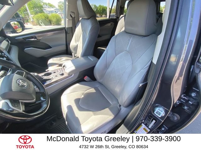 Used 2022 Gray Toyota Platinum image 11