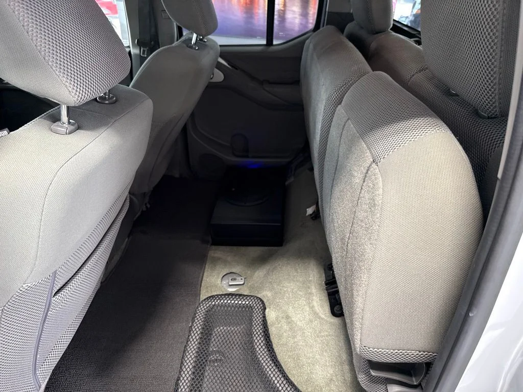 Used 2016 Silver Nissan SV image 10