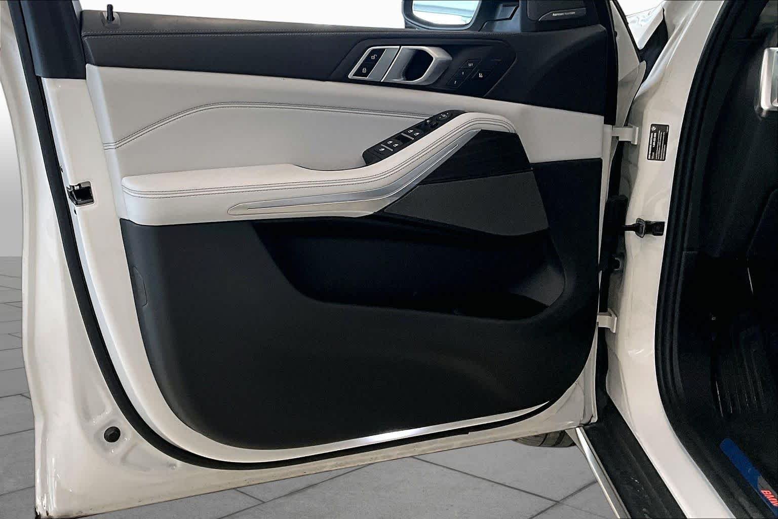 Used 2024 Mineral White Metallic BMW sDrive40i image 20