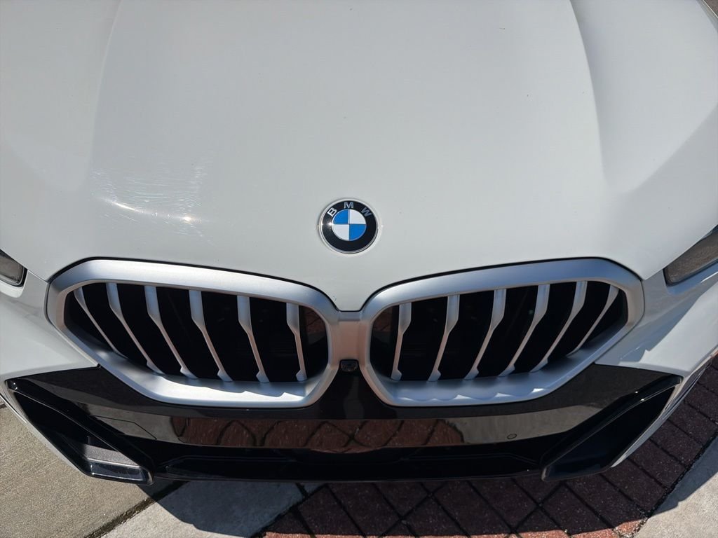 Used 2024 Alpine White BMW xDrive40i image 12