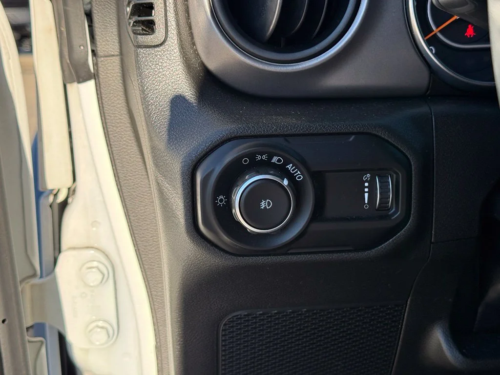 Used 2023 White Jeep Willys image 18