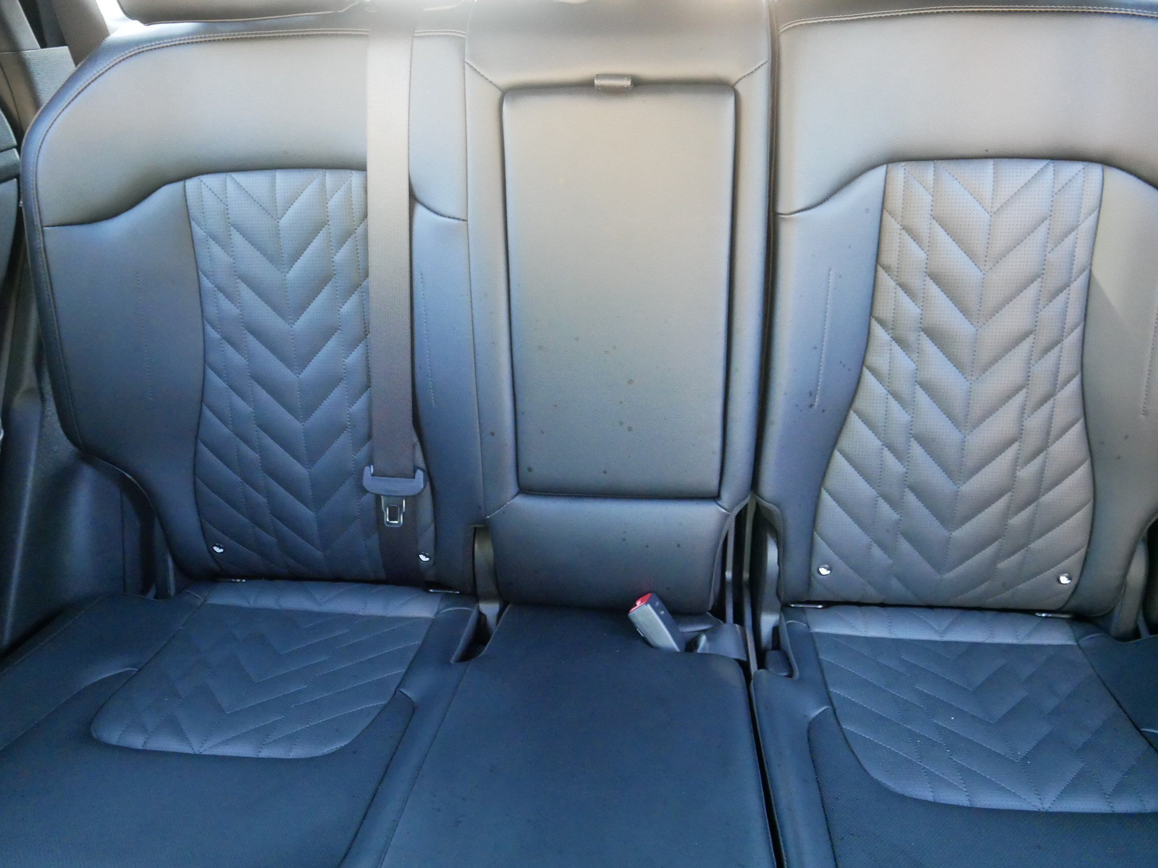 Used 2024 Glacier White Pearl/Ebony Black Roof Kia X-Pro Prestige image 13