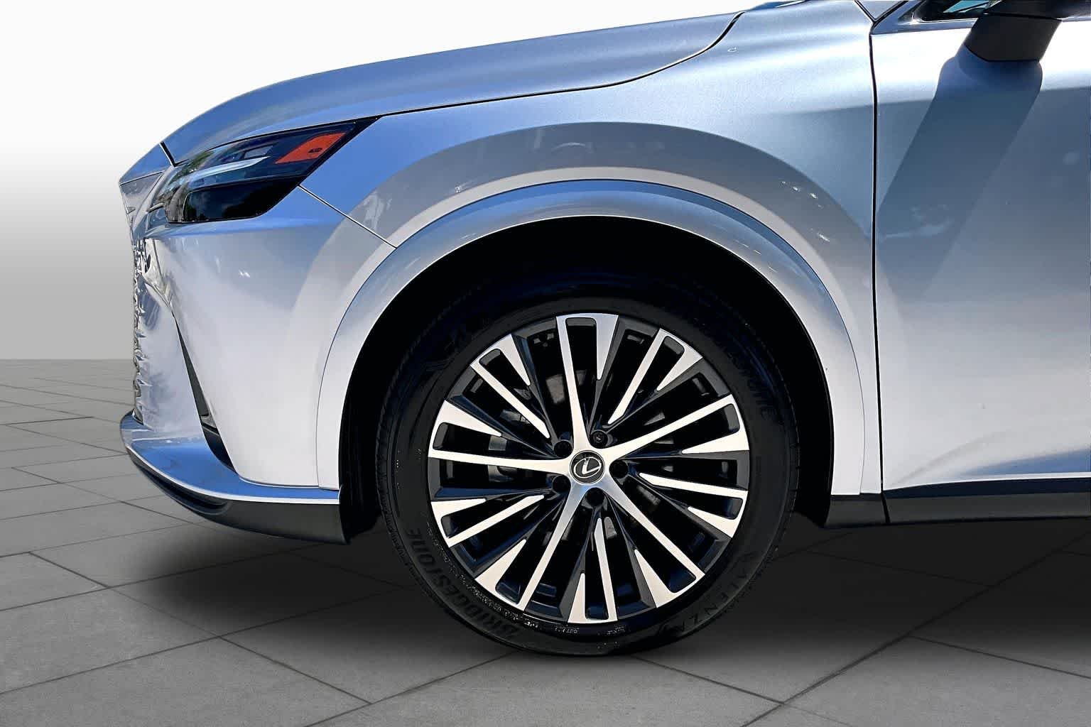 Used 2025 Iridium Lexus  image 11