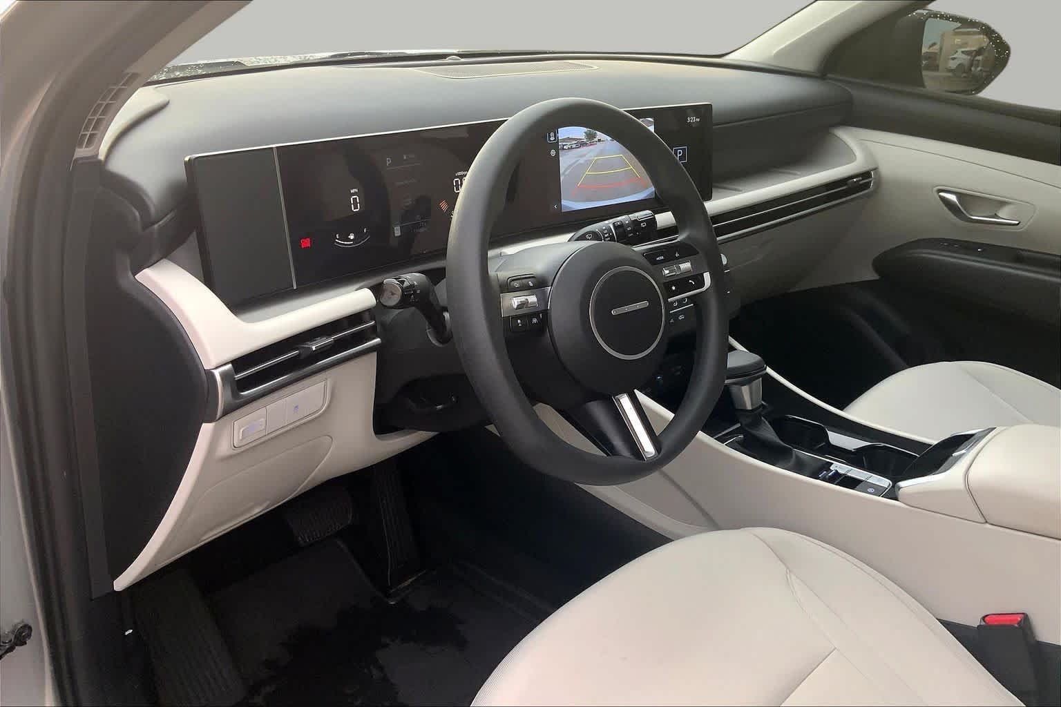 Used 2025 Shimmering Silver Hyundai SE image 18