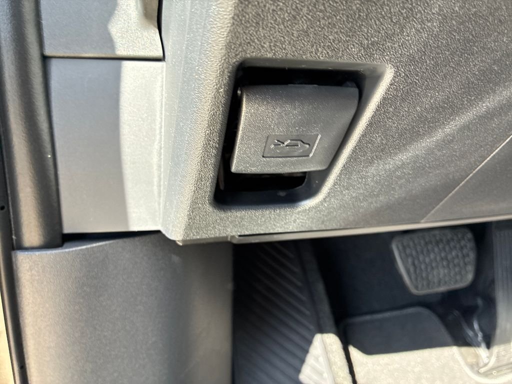 2026 Toyota bZ XLE - Photo 39