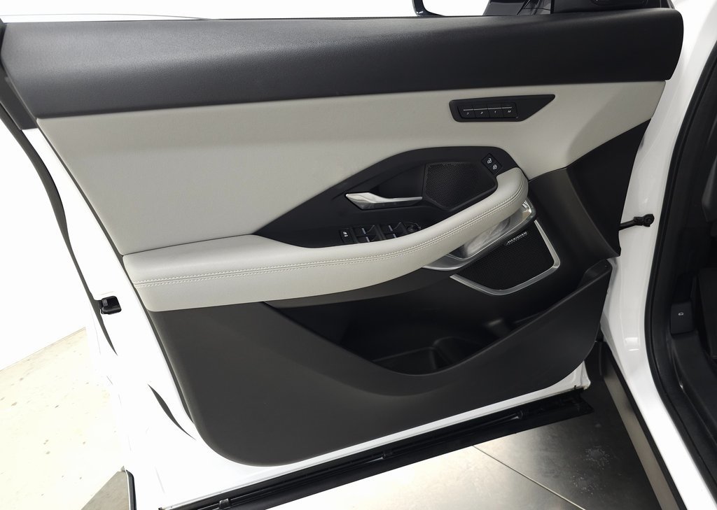 2024 JAGUAR E-PACE - Image 12