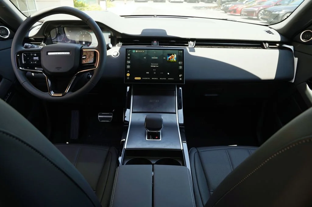 New 2026 Fuji White Land Rover  image 10