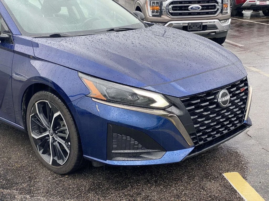 2024 Nissan Altima SR - Photo 9