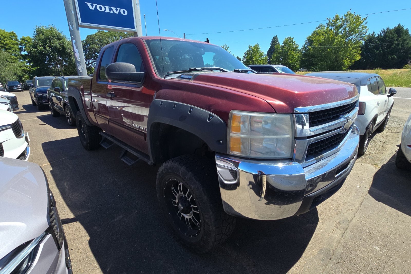Used 2009 Deep Ruby Metallic Chevrolet LT image 2