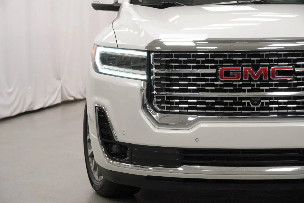 Used 2023 White Frost Tricoat GMC Denali image 39