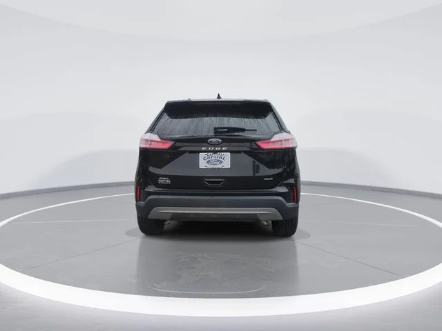 Used 2022 Black Ford SEL image 7