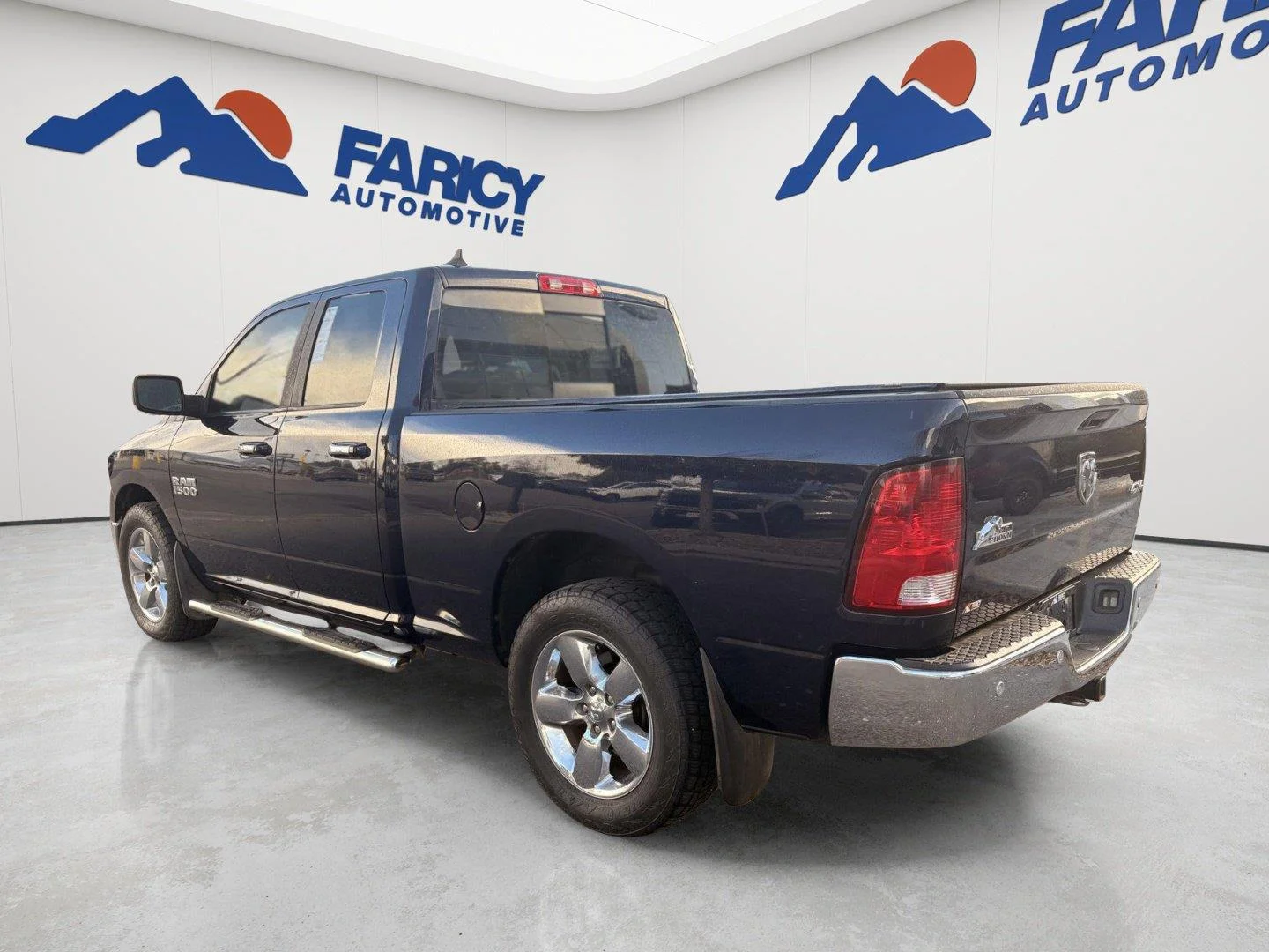 Used 2018 True Blue Pearlcoat Ram Big Horn image 3