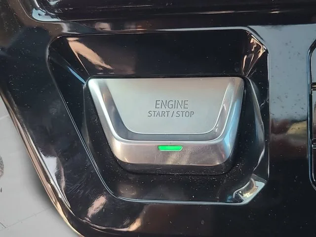Used 2023 Onyx Black GMC Denali image 33