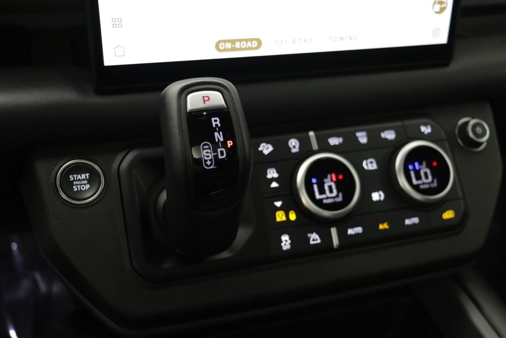 Certified Used 2025 White Land Rover X-Dynamic SE image 13
