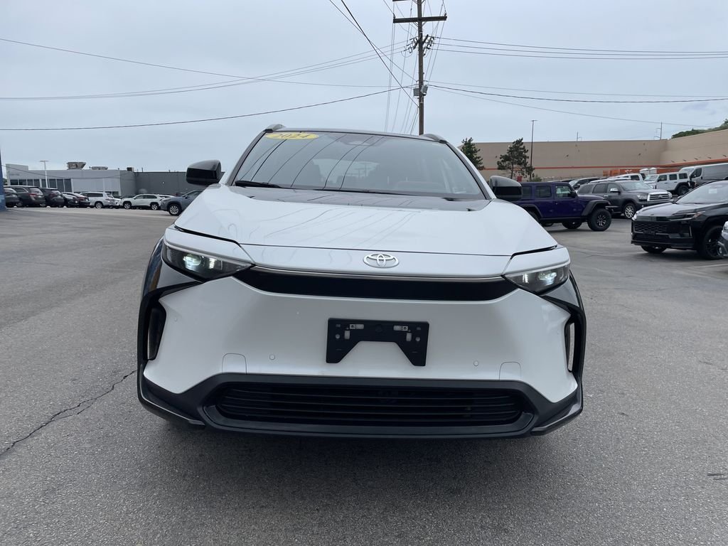 Used 2024 Beige Toyota XLE image 5