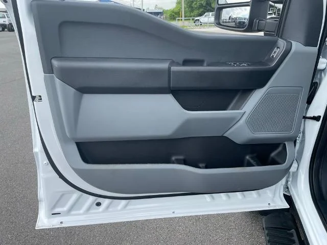 New 2026 Oxford White Ford F-550® XL image 40