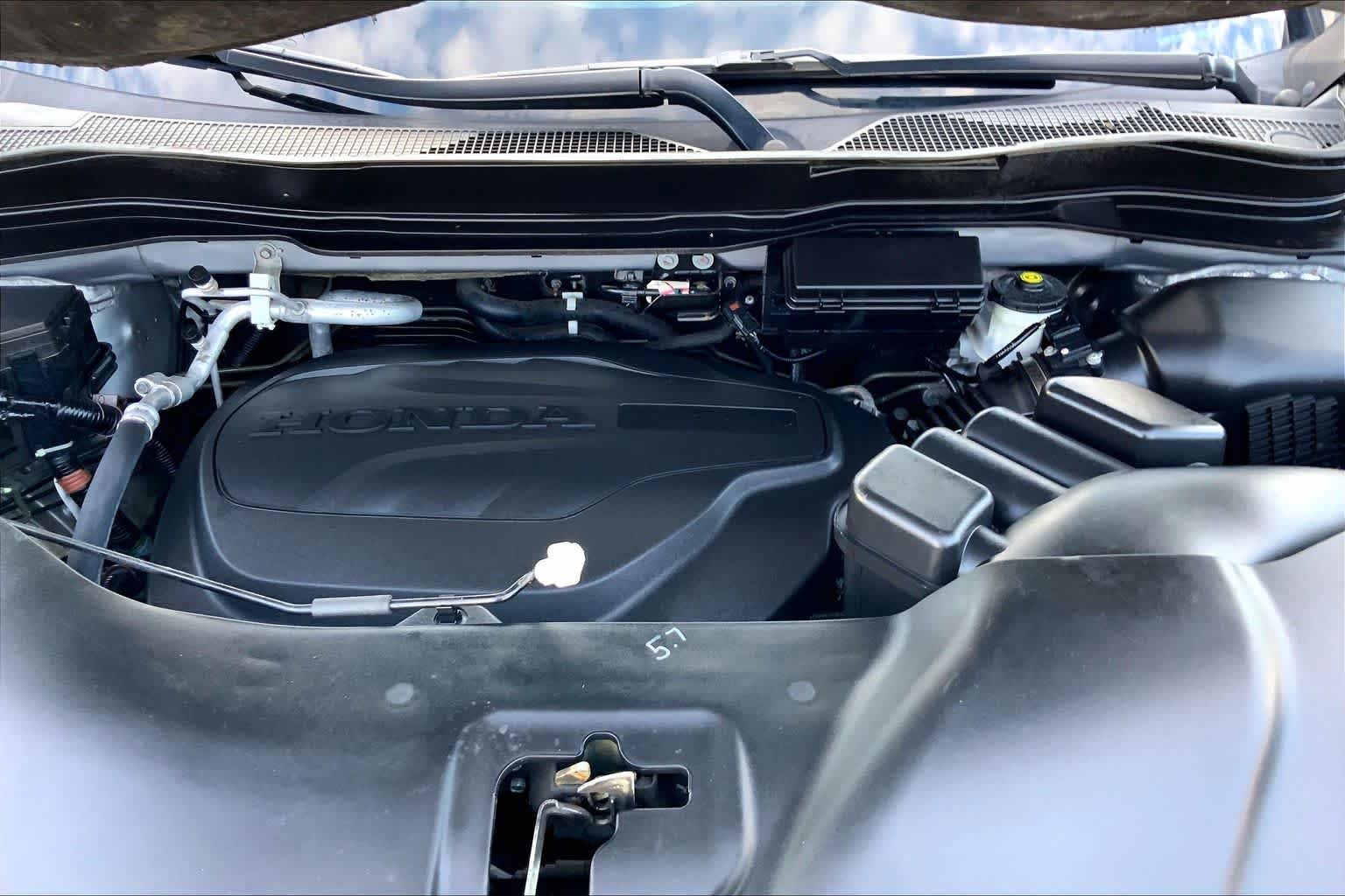 Used 2019 Lunar Silver Metallic Honda EX-L image 32