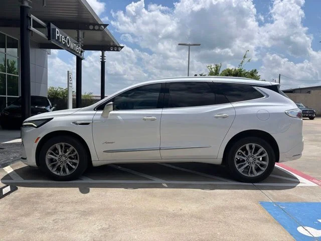 2023 Buick Enclave Avenir's photo