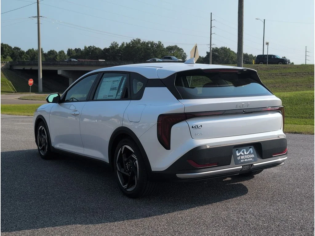 New 2026 Snow White Pearl Kia EX image 3