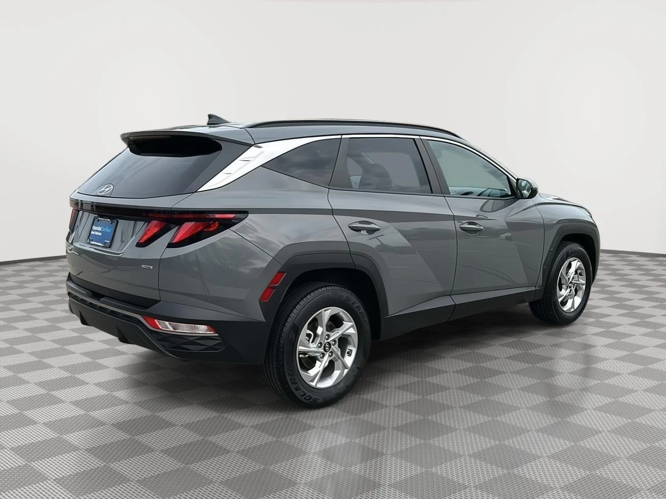 Used 2024 Hampton Gray Hyundai SEL image 5