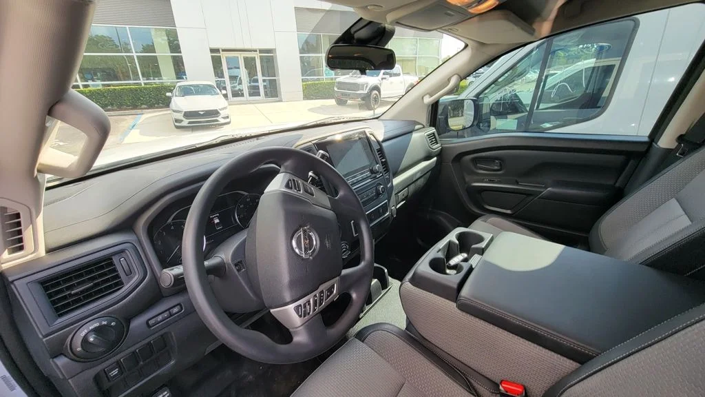 Used 2021 White Nissan S image 10