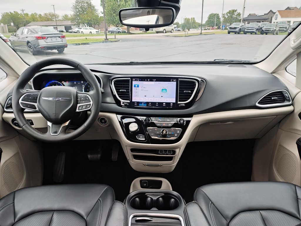 Used 2024 Black Chrysler Touring L image 15