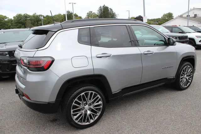 Used 2023 Silver Jeep Limited image 35