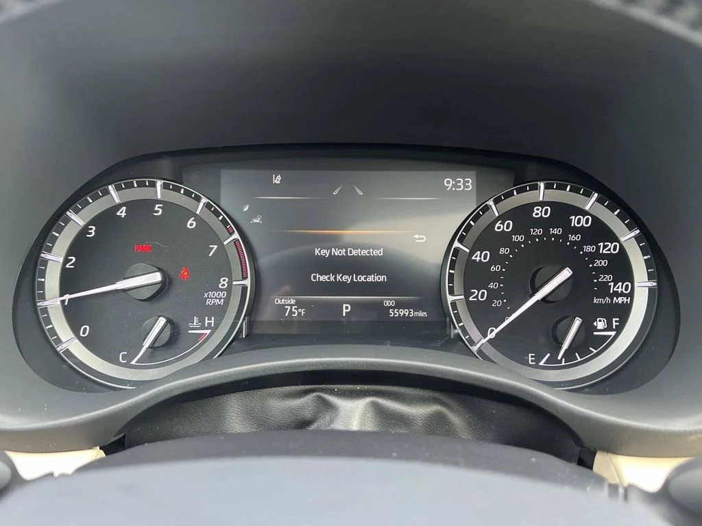 Used 2021 White Toyota XLE image 29