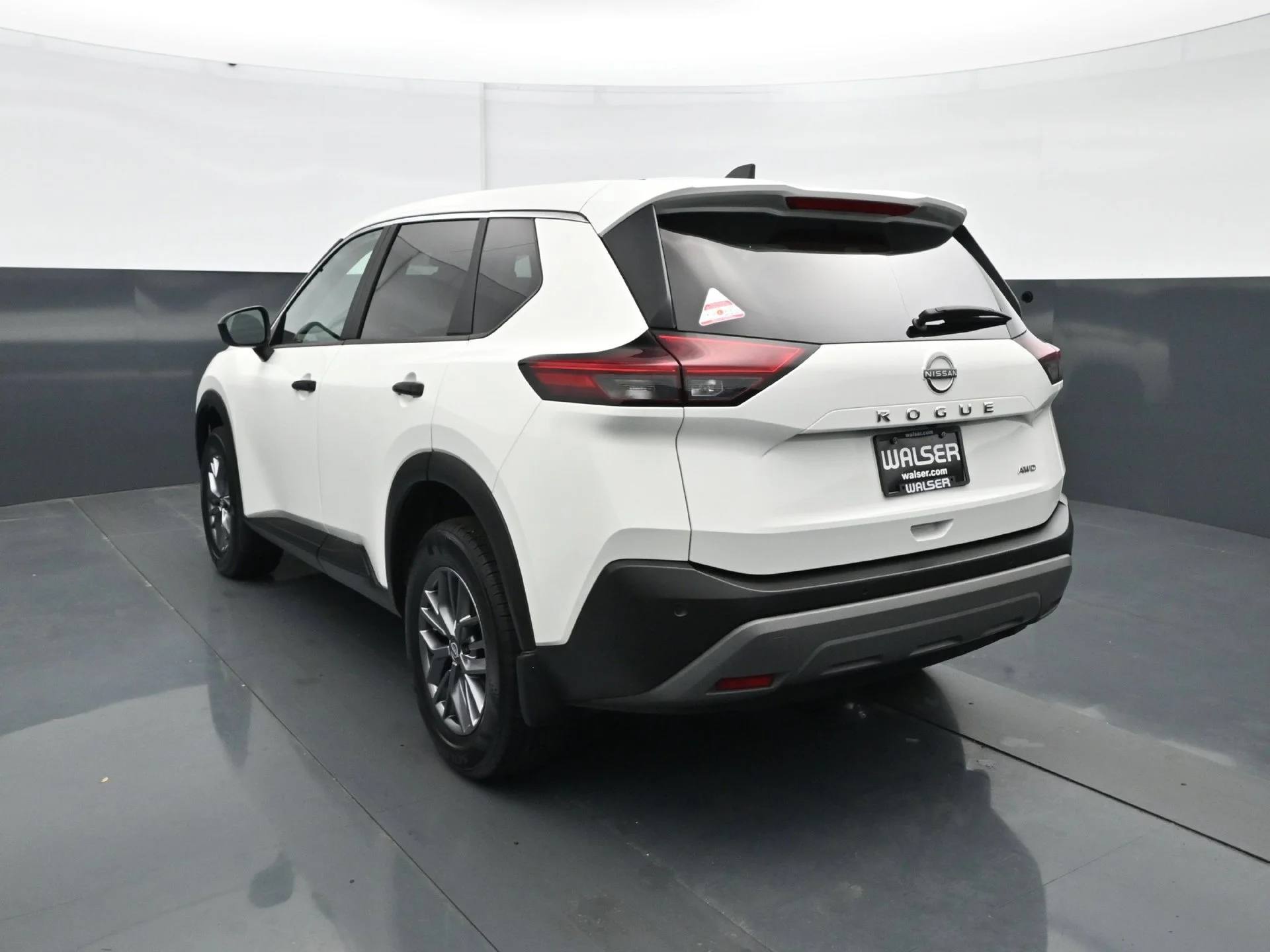 Used 2023 Glacier White Nissan S image 5