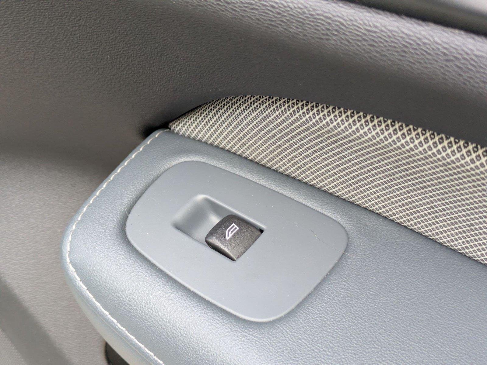 Used 2020 Pebble Grey Metallic Volvo R-Design image 28
