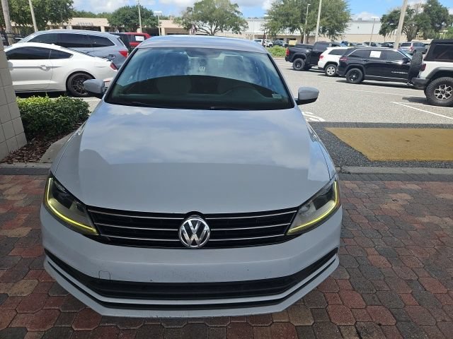 Used 2017 White Silver Metallic Volkswagen 1.4T S image 2